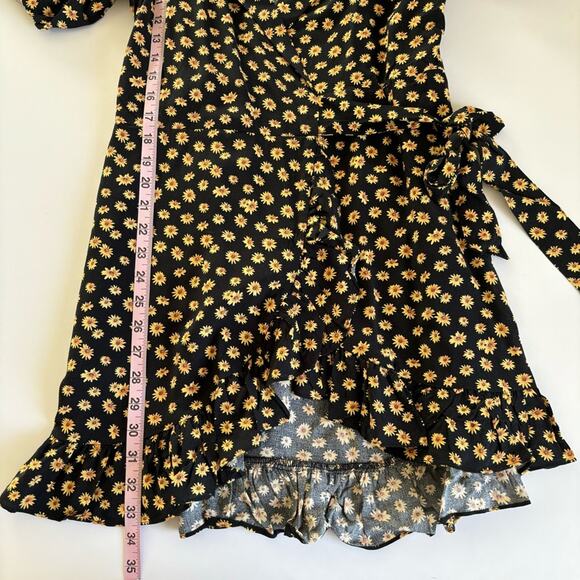 We Wore What Black Ditsy Daisy Yellow Floral Puff Sleeve Wrap Mini Dress Medium - Picture 5 of 7